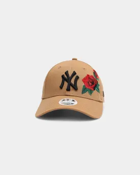 New Era Women's New York Yankees Rose Hit 9FORTY Strapback Wheat/Black