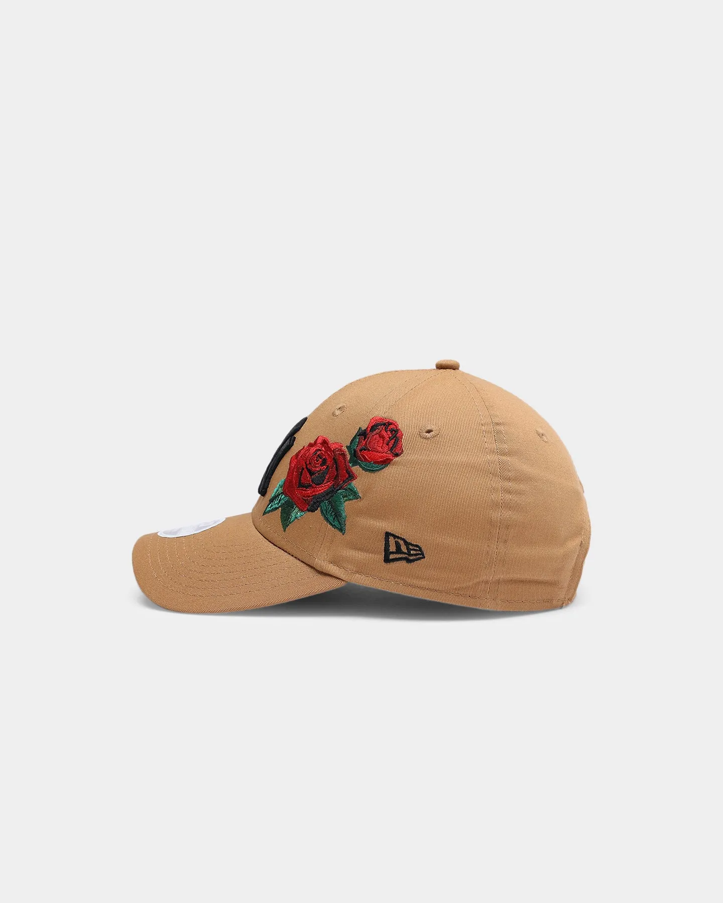 New Era Women's New York Yankees Rose Hit 9FORTY Strapback Wheat/Black